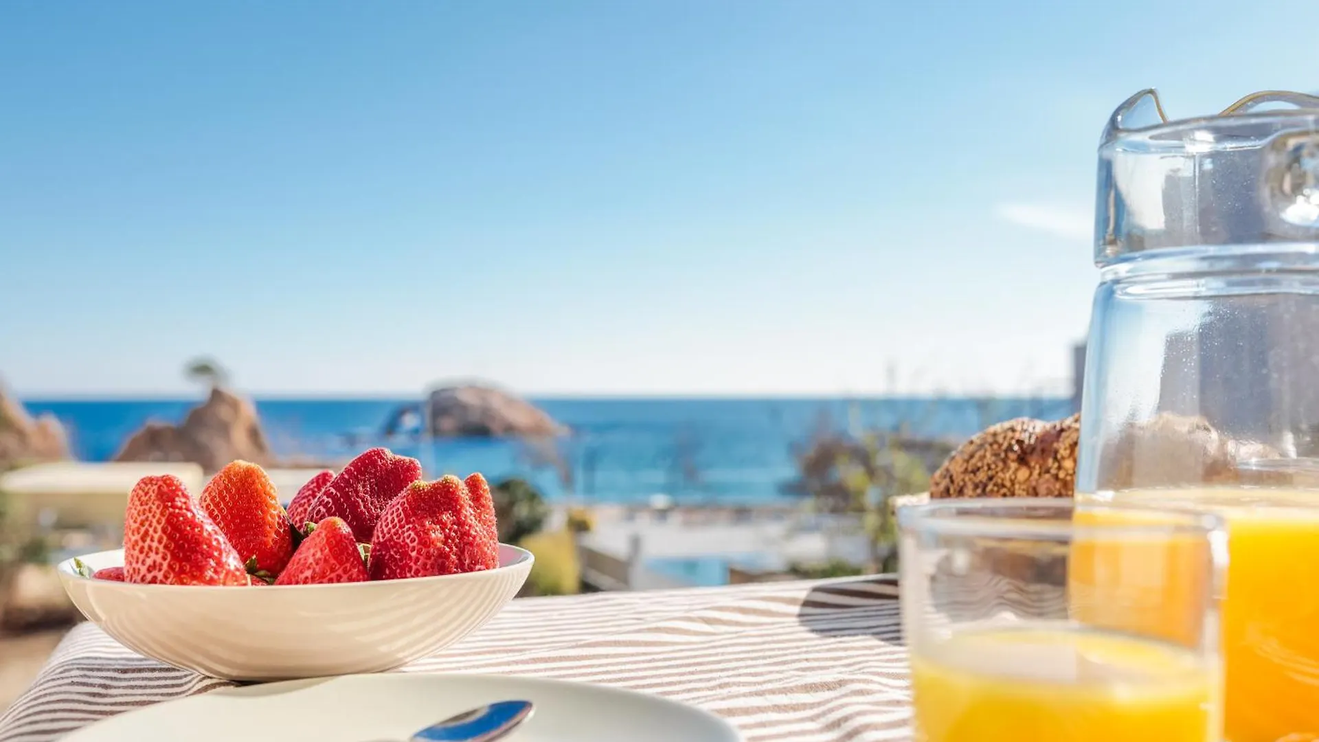 Lets Holidays Garden House In Front Of The Beach Tossa de Mar